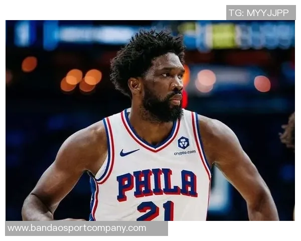 亨特快攻如闪电起飞骑扣恩比德大帝瞬间跪倒场上震撼全场